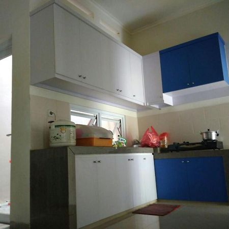 Bintara Jaya Yemima Guest House Bekasi Exterior foto