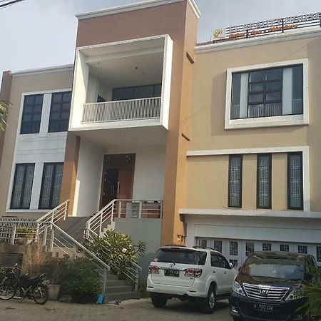 Bintara Jaya Yemima Guest House Bekasi Exterior foto